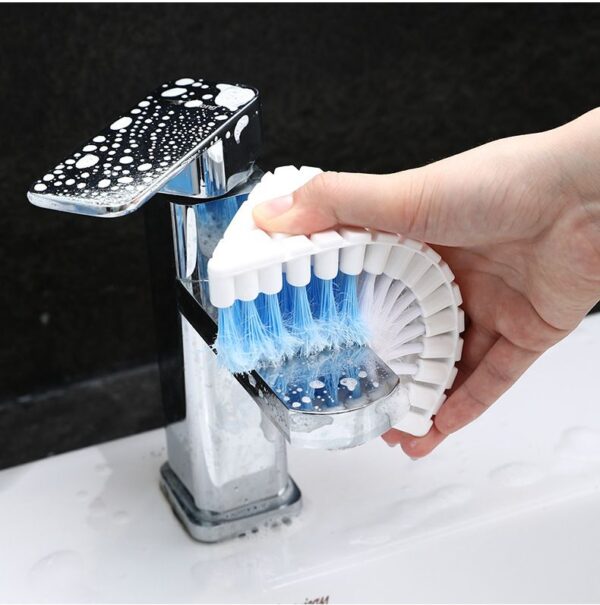 Brosse courbée pliable pour cuisine et toilette